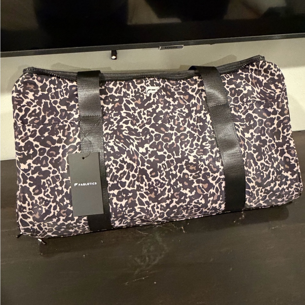 Fabletics trendy convertible Stylish Leopard Prin… - image 5